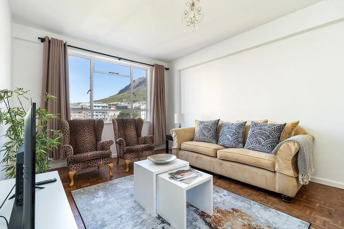 Apartment City Pad Next To Parliament Cape Town