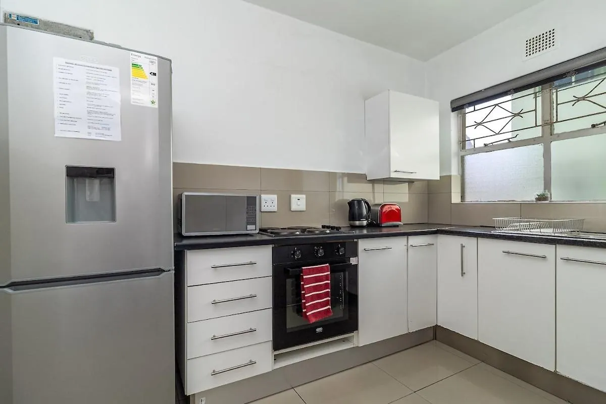 Apartment City Pad Next To Parliament Cape Town